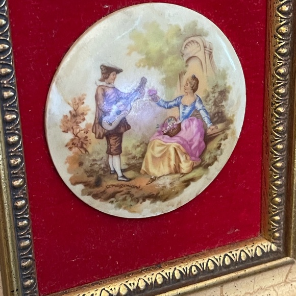 Vintage 1950s Gold gilt Florentine Ceramic Limoges French framed cameo p… - Picture 5 of 7